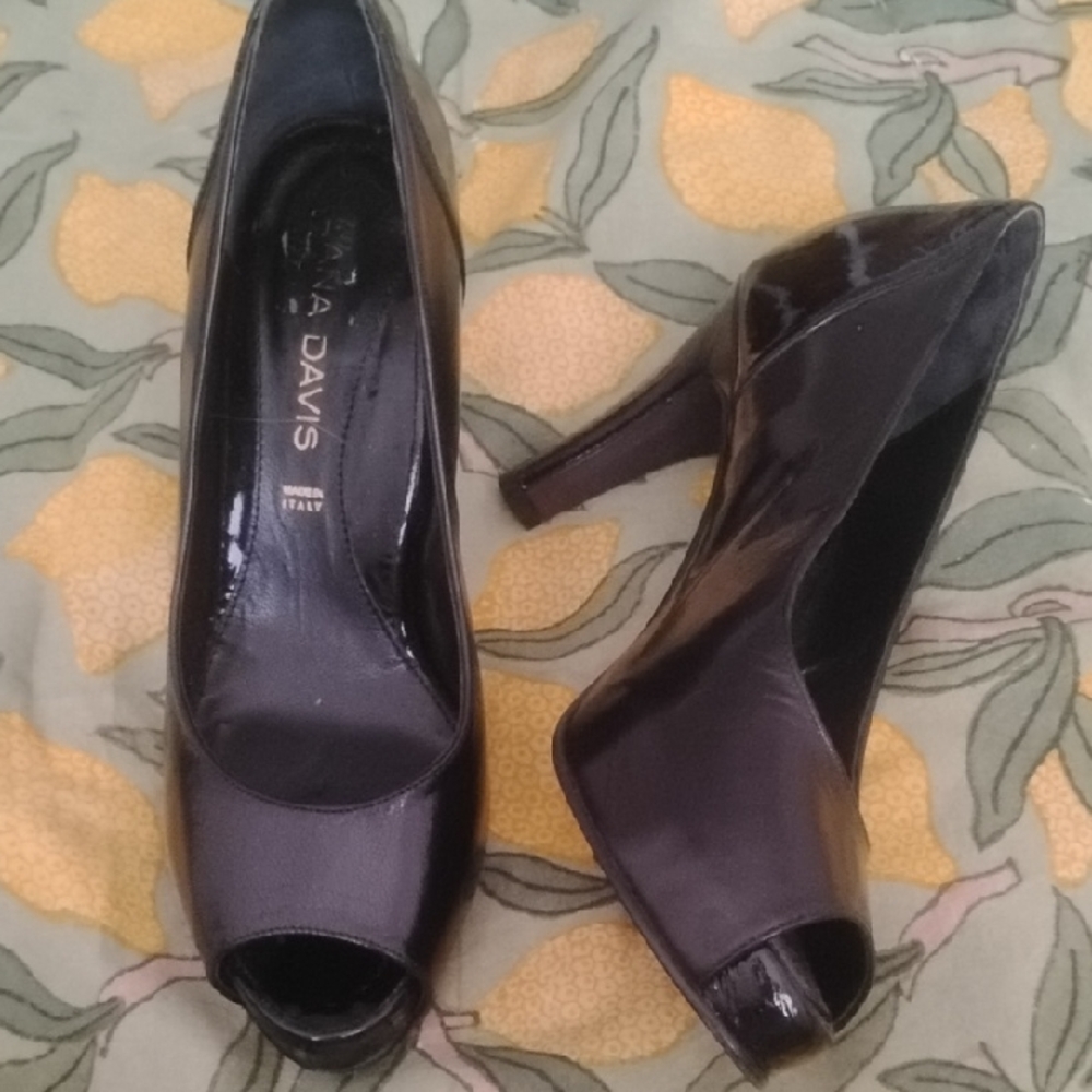 Dana Davis Black Patent Leather Peep Toe Heels Sz 5.5 B Near New